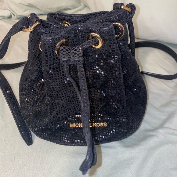 Michael Kors Jules Embossed Leather Drawstring - Picture 1 of 7